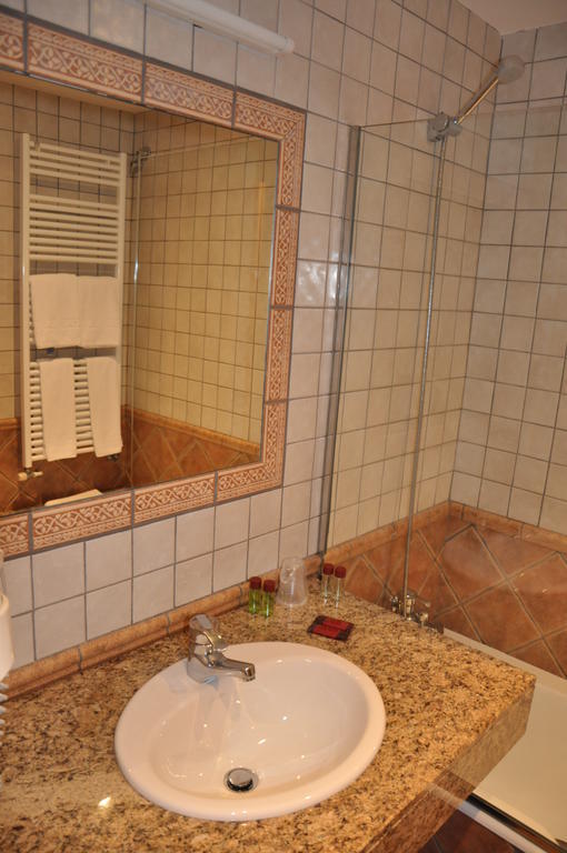 Hostal La Font Os de Civís Cameră foto