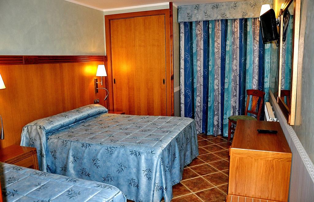 Hostal La Font Os de Civís Exterior foto
